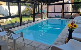 Complejo con piscina Cubierta
